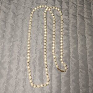 $3 with Bundle ~ Faux Pearl Necklace w/ Gold Tone Patent Clasp 5712